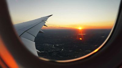 As Berkshire Buys Delta Airlines, This Billionaire Just Sold Off AAL and UAL Stocks
